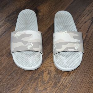 PINK‎ Victoria’s Secret slides grey camo Size 9/10 large women’s sandal